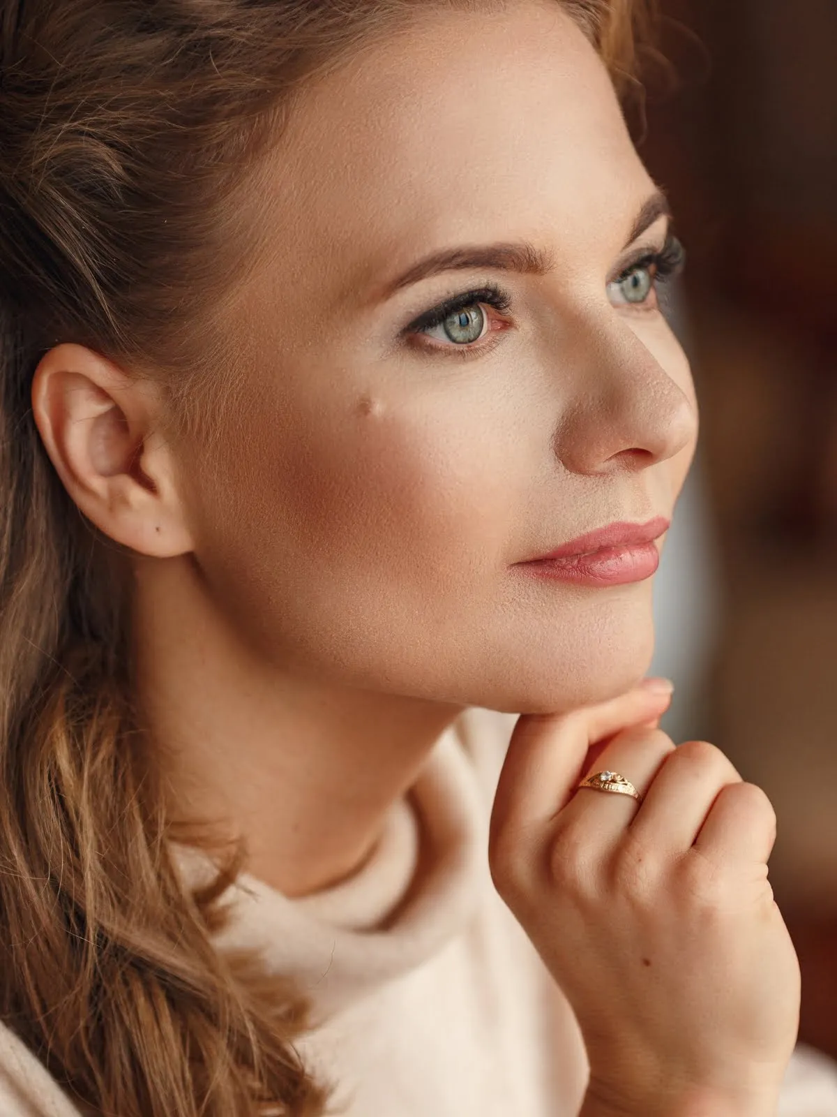 middle-age-woman-think-how-img-1